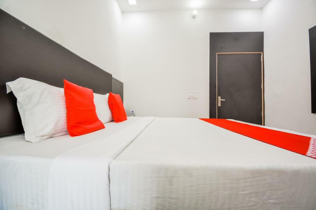 Oyo 43505 Hotel The White House Hisār エクステリア 写真